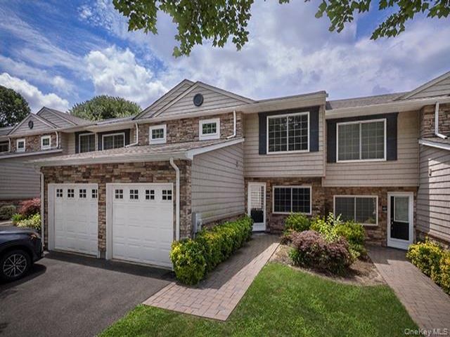  3 BR,  2.00 BTH &nbsp;Other style home in Coram