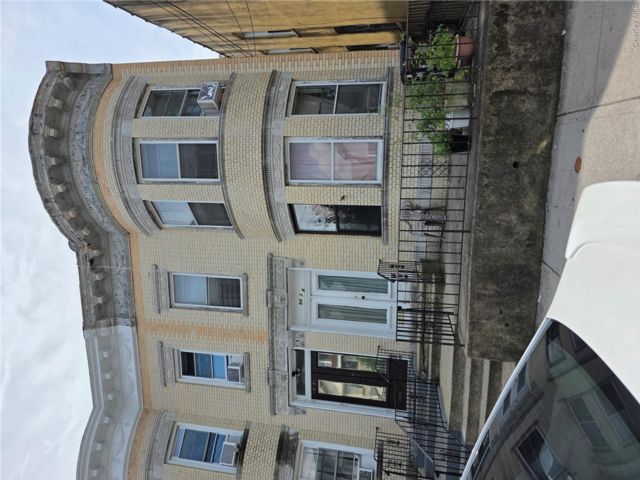 [Woodhaven Real Estate, listing number 7320143]
