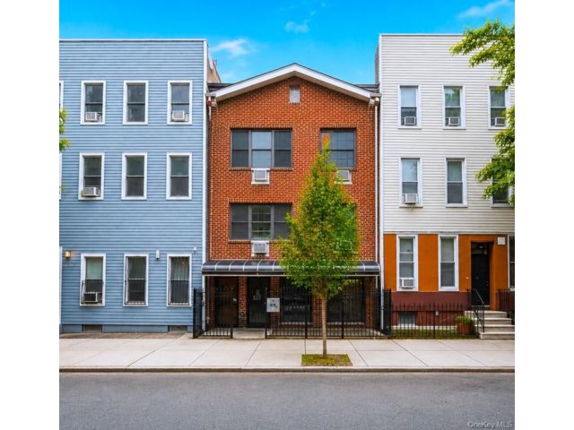  9 BR,  6.00 BTH &nbsp;House style home in Bushwick