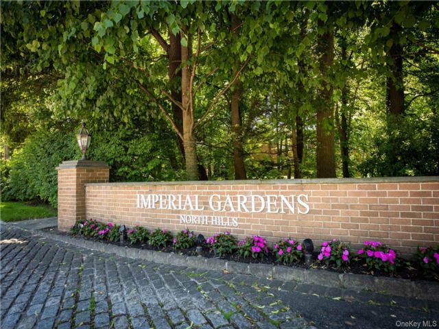  3 BR,  3.00 BTH &nbsp;Condo style home in Roslyn