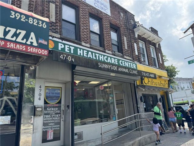  1 BR,  1.00 BTH &nbsp;Includes legal  style home in Sunnyside