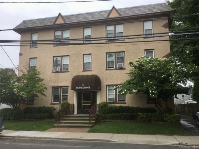  1 BR,  1.00 BTH &nbsp;Includes legal  style home in Merrick