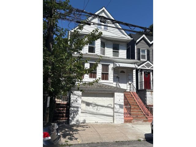  2 BR,  1.00 BTH &nbsp;Colonial style home in Yonkers