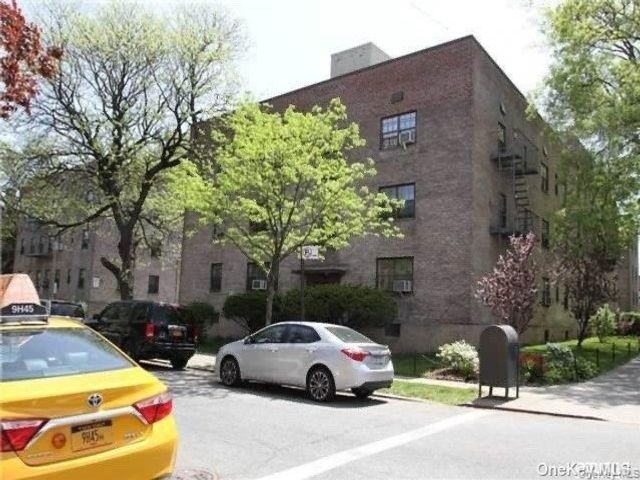  2 BR,  1.00 BTH &nbsp;Includes legal  style home in Kew Garden Hills