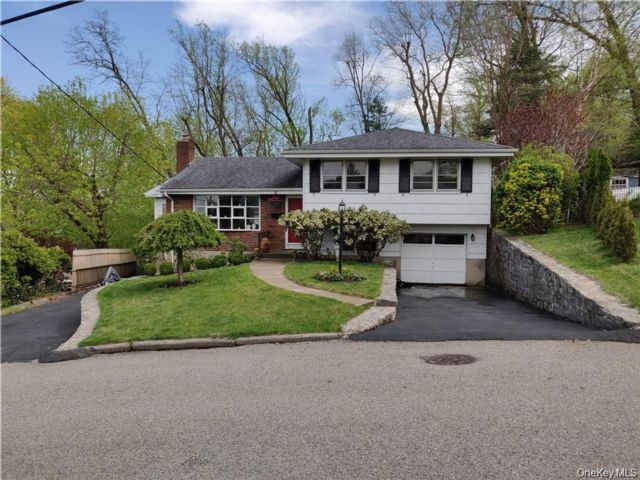  4 BR,  3.00 BTH &nbsp;A-frame style home in Yonkers