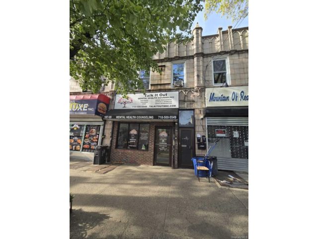 Studio,  0.00 BTH &nbsp;Commercial style home in Saint Albans