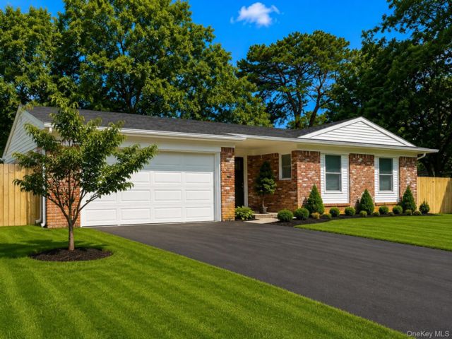  4 BR,  2.00 BTH &nbsp;Ranch style home in Port Jefferson Station
