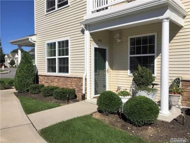  2 BR,  2.00 BTH &nbsp;Garden style home in Saint James