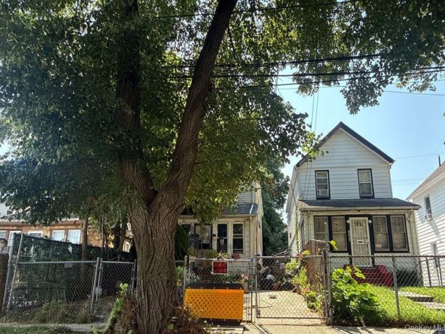  3 BR,  1.00 BTH &nbsp;Colonial style home in Hollis