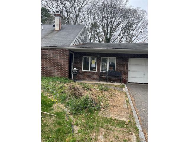  4 BR,  2.00 BTH &nbsp;Cape cod style home in Medford
