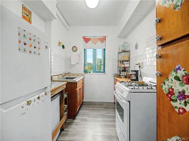 [Parkchester Real Estate, listing number 7320393]