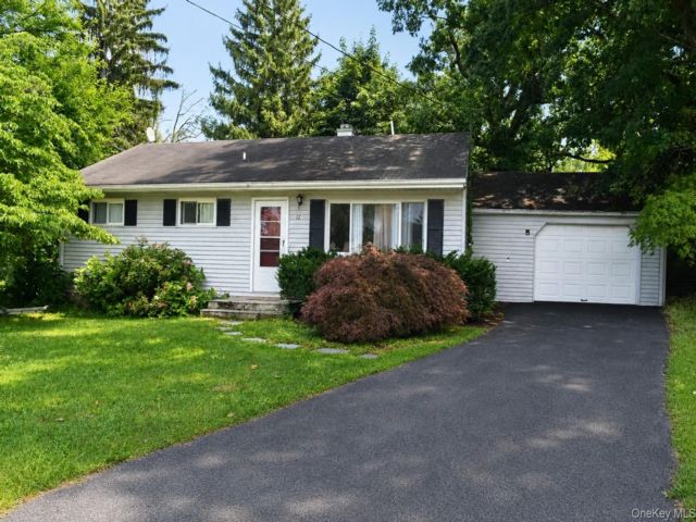  3 BR,  2.00 BTH &nbsp;Ranch style home in Cornwall
