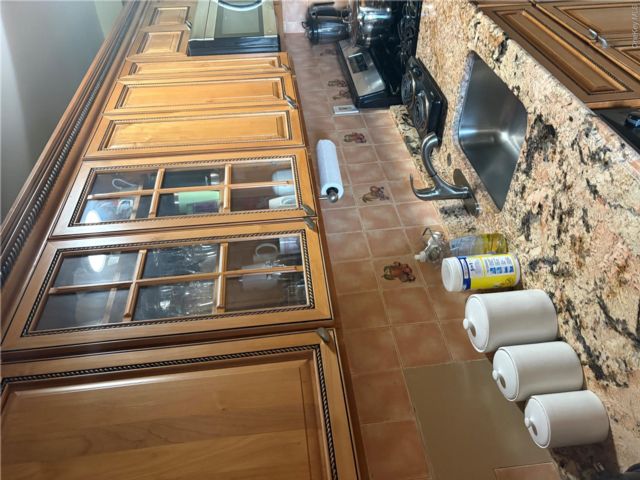  2 BR,  2.00 BTH &nbsp;High rise style home in Jerome Avenue