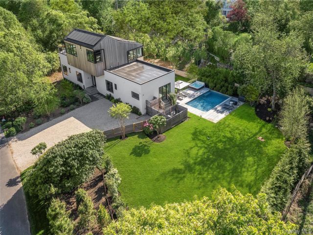 6 BR,  7.00 BTH &nbsp;Modern style home in Montauk