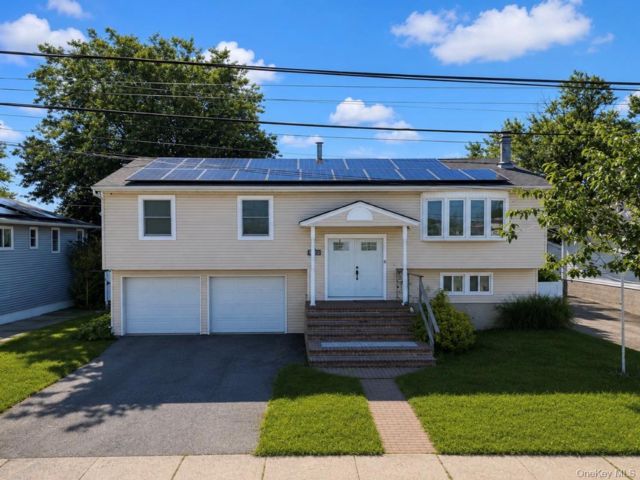 3 BR,  2.00 BTH &nbsp;Hi ranch style home in Island Park