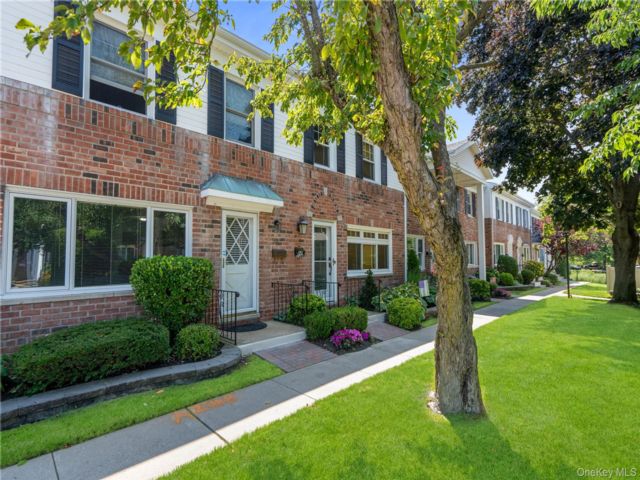  3 BR,  3.00 BTH &nbsp;Condo style home in Oceanside
