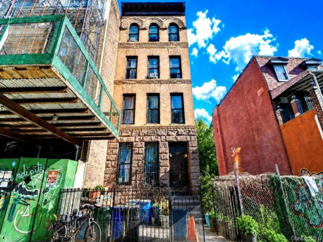 15 BR,  7.00 BTH &nbsp;House style home in Bedford Stuyvesant