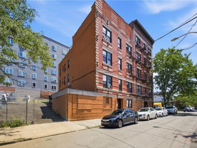 Studio,  0.00 BTH &nbsp;Mid rise style home in Yonkers