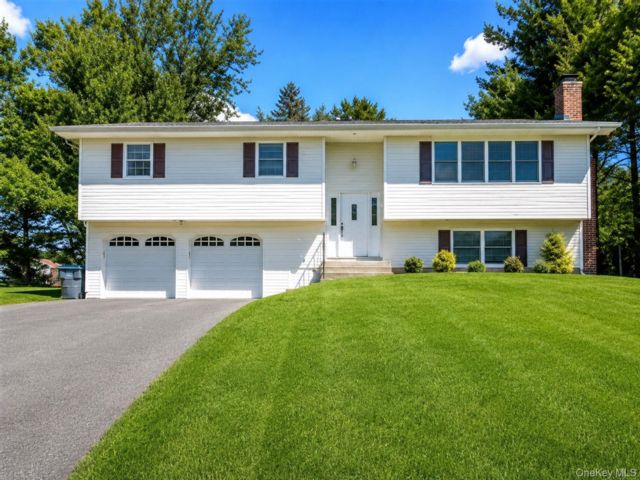  3 BR,  3.00 BTH &nbsp;Raised ranch style home in Monroe