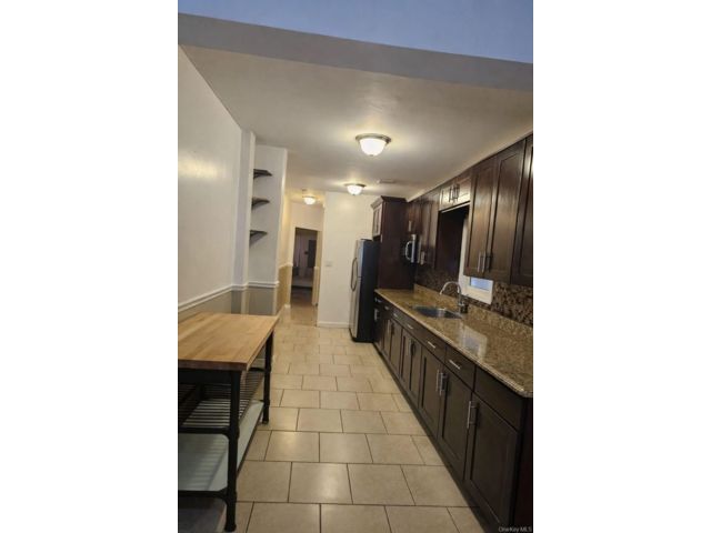  4 BR,  1.00 BTH &nbsp;Colonial style home in Wakefield