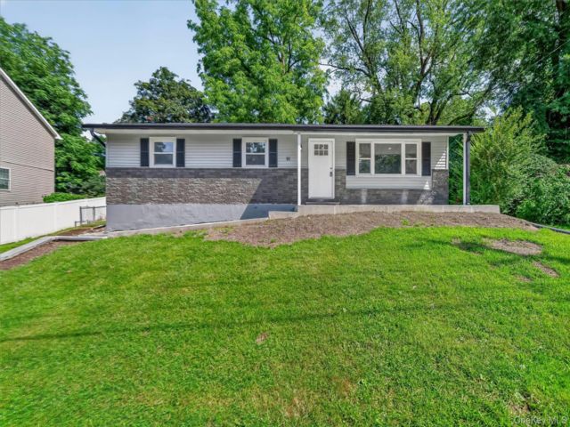  3 BR,  2.00 BTH &nbsp;Ranch style home in New Windsor