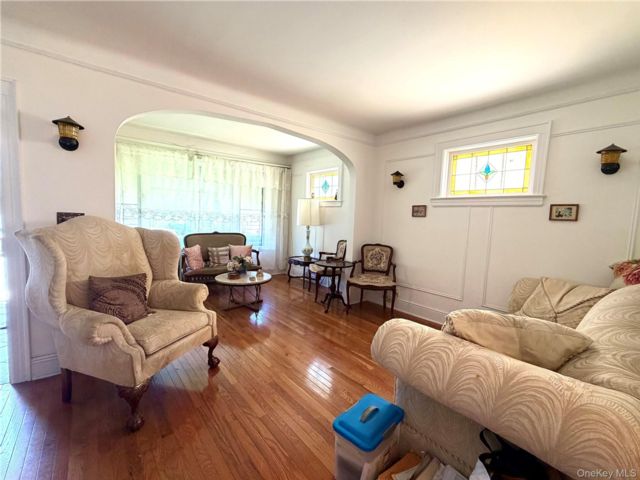  4 BR,  2.00 BTH &nbsp;Colonial style home in Flushing