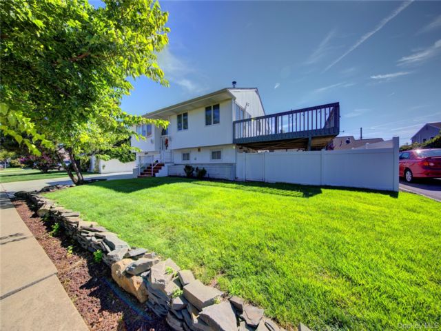  2 BR,  1.00 BTH &nbsp;Hi ranch style home in Freeport