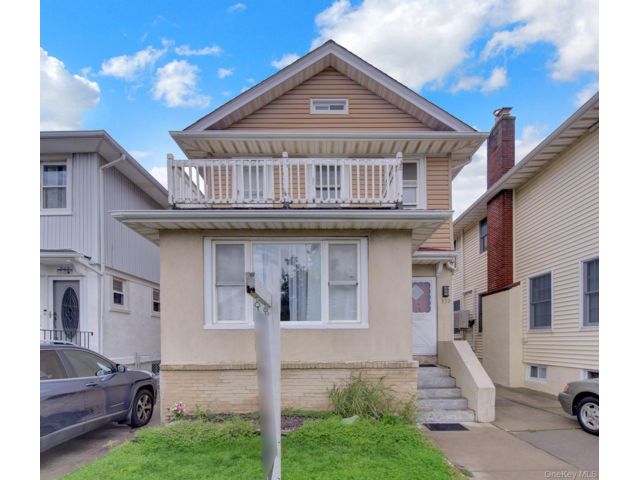  3 BR,  2.00 BTH &nbsp;Craftsman style home in Long Beach