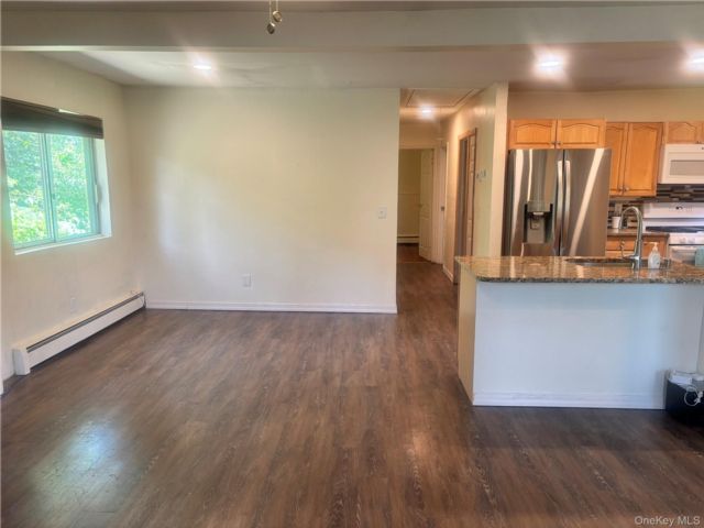  3 BR,  2.00 BTH &nbsp;Ranch style home in Shirley