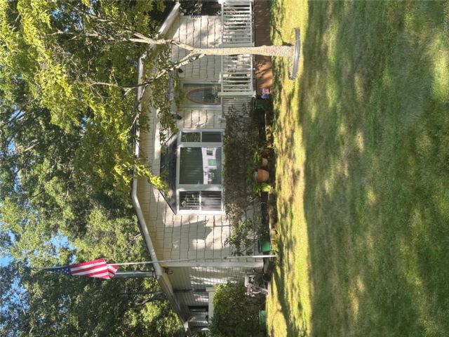  3 BR,  2.00 BTH &nbsp;Ranch style home in Shirley