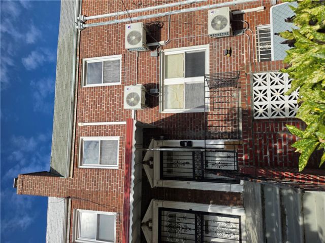  3 BR,  2.00 BTH &nbsp;House style home in East Elmhurst