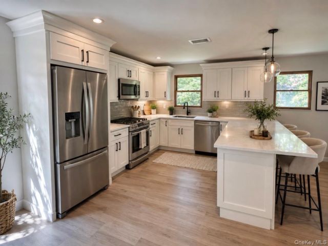  6 BR,  3.00 BTH &nbsp;Cape cod style home in Centereach