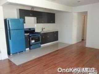  3 BR,  2.00 BTH &nbsp;Includes legal  style home in Flushing