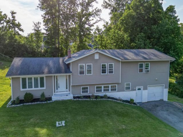  5 BR,  3.00 BTH &nbsp;A-frame style home in Salisbury Mills