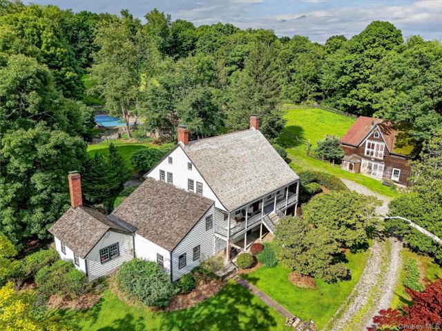  5 BR,  4.00 BTH &nbsp;Colonial style home in Ossining