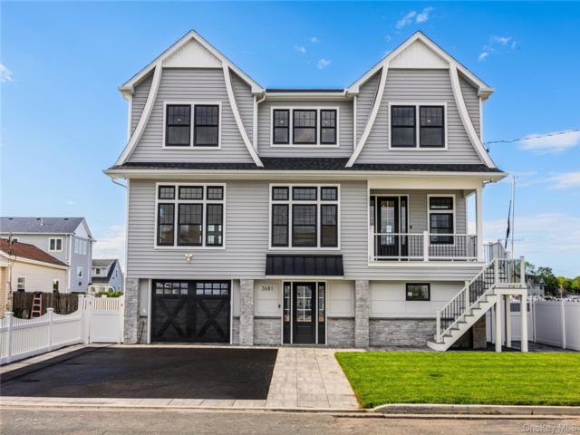  4 BR,  3.00 BTH &nbsp;Colonial style home in Seaford