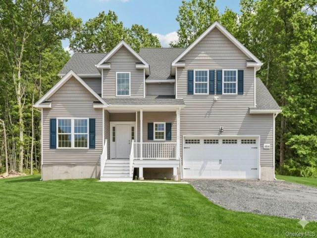  4 BR,  3.00 BTH &nbsp;Colonial style home in New Windsor