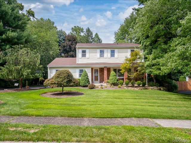  4 BR,  3.00 BTH &nbsp;Colonial style home in New City