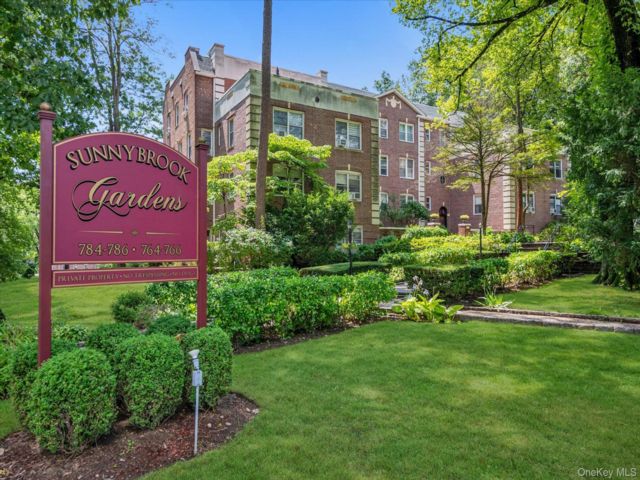  2 BR,  1.00 BTH &nbsp;Garden style home in Bronxville