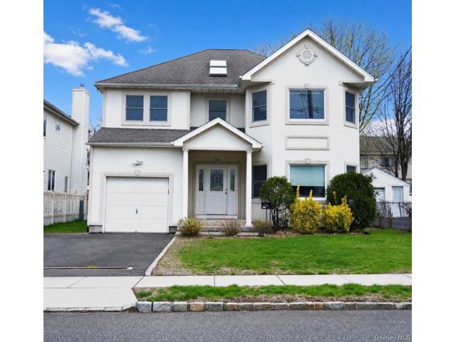  4 BR,  3.00 BTH &nbsp;Colonial style home in Garden City Park