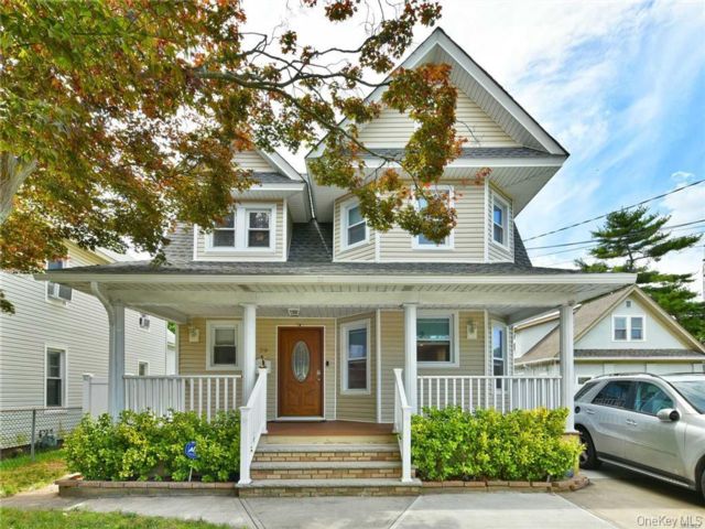  3 BR,  3.00 BTH &nbsp;Other style home in Freeport