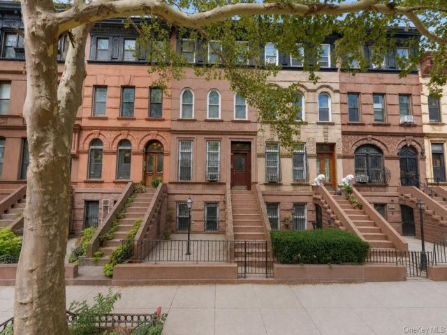  4 BR,  0.00 BTH &nbsp;House style home in Clinton Hill