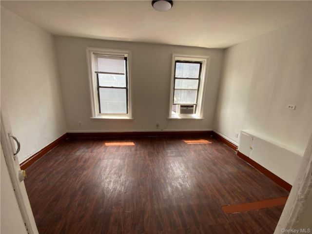 Studio,  0.00 BTH &nbsp;Commercial style home in Jerome Avenue