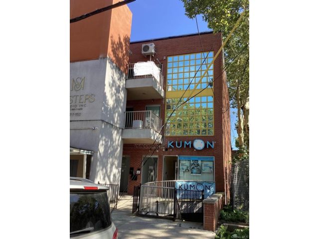 Studio,  0.00 BTH &nbsp;Commercial style home in Flushing