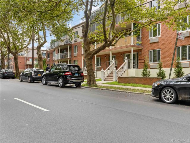  1 BR,  1.00 BTH &nbsp;Condo style home in Forest Hills