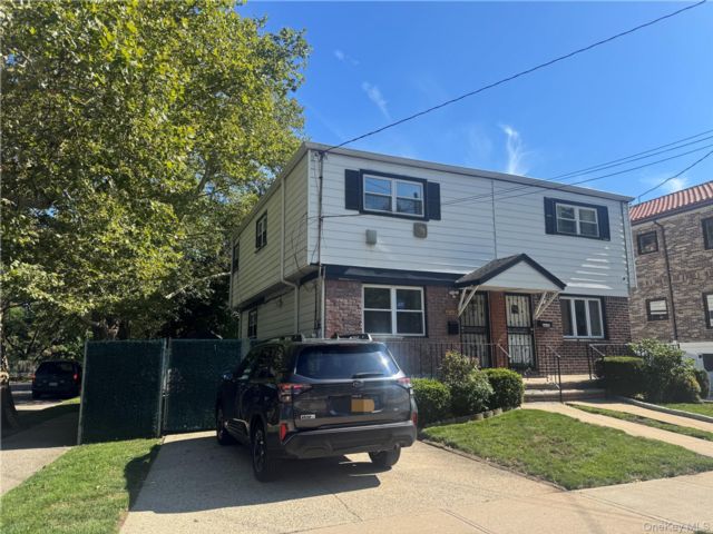  3 BR,  2.00 BTH &nbsp;Other style home in Bayside