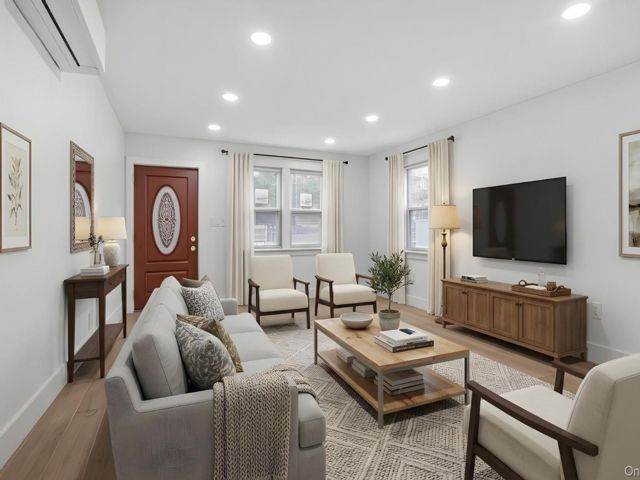 6 BR,  3.00 BTH &nbsp;Other style home in Wakefield