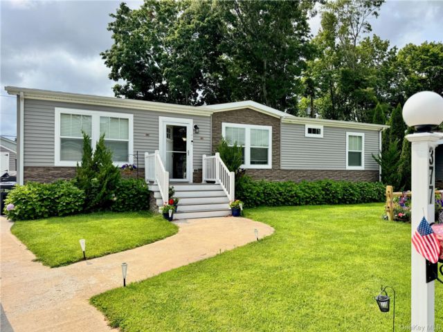  3 BR,  2.00 BTH &nbsp;Ranch style home in Riverhead