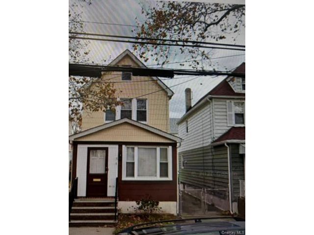  3 BR,  1.00 BTH &nbsp;Colonial style home in Bellerose