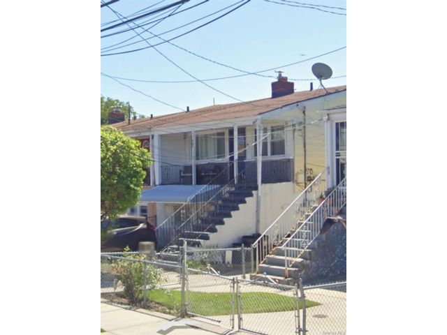  3 BR,  1.00 BTH &nbsp;Contemporary style home in Far Rockaway